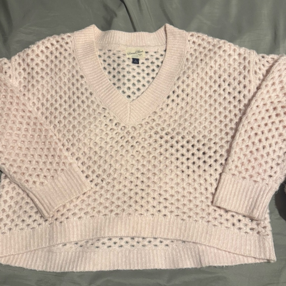 Universal Thread Women's Light Pink V-Neck Sweater